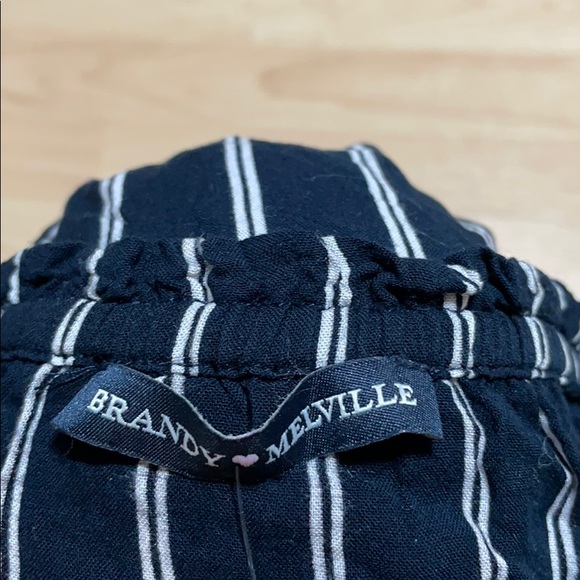 BRANDY MELVILLE OFF THE SHOULDER BLOUSE - Picture 3 of 3